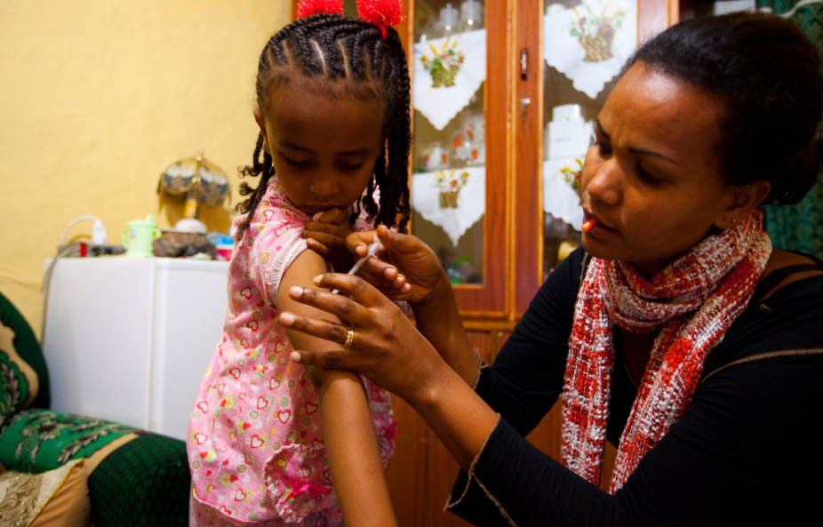 Saba Samuel och hennes mor Saba bor i Etiopien och lever med 1-diabetes.